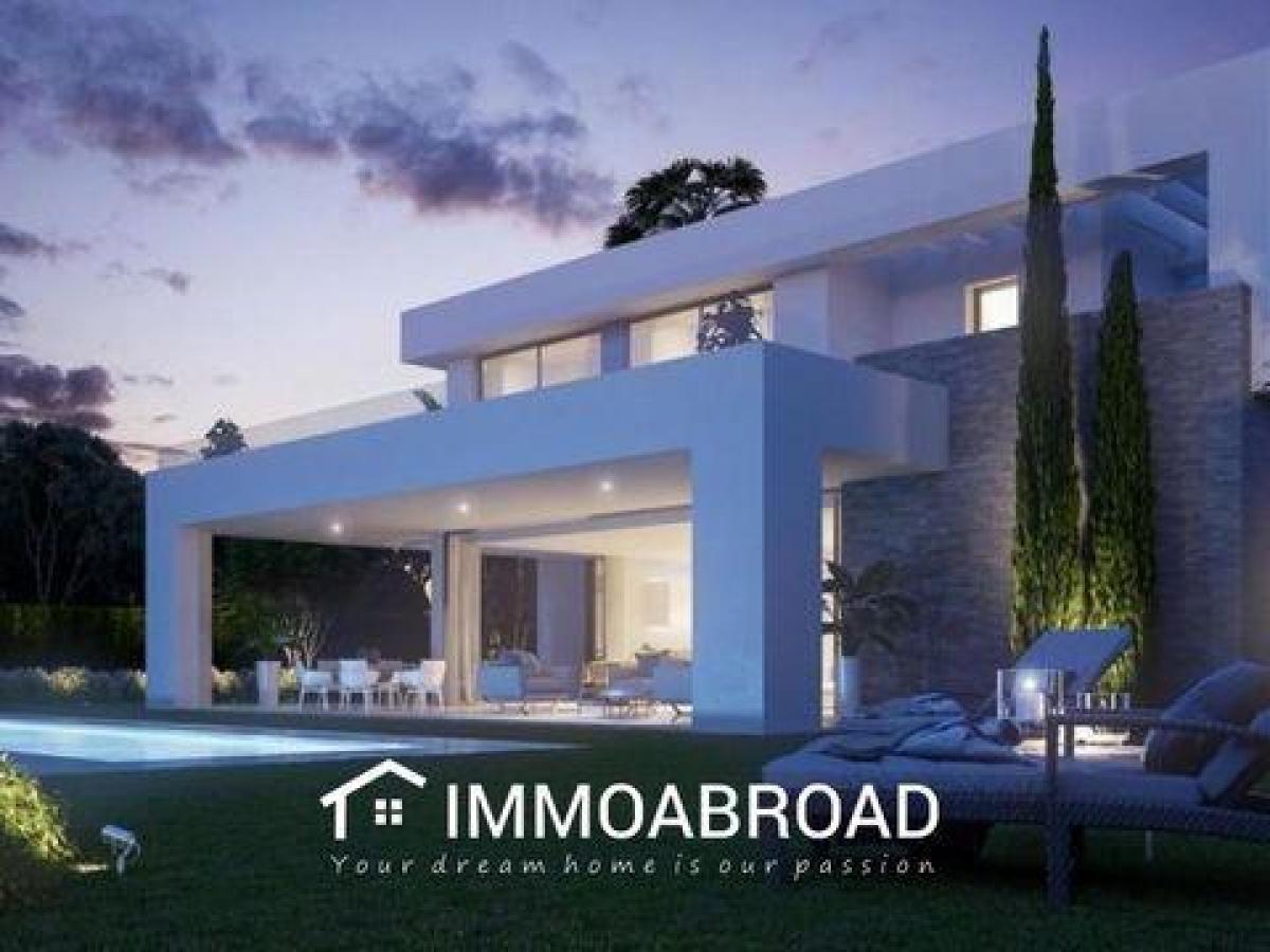 Picture of Villa For Sale in Calahonda, Malaga, Spain