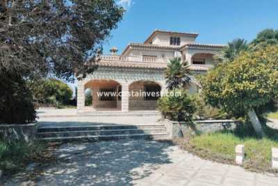Villa For Sale in Santa Pola, Spain