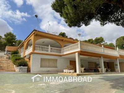 Villa For Sale in Crevillente, Spain