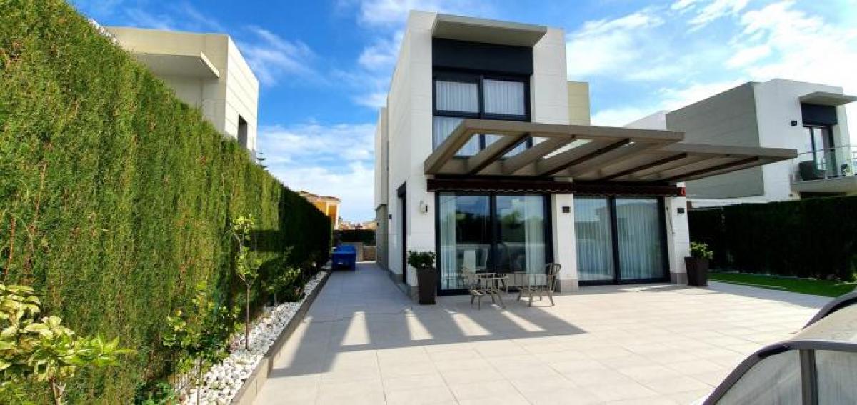 Picture of Villa For Sale in Guardamar Del Segura, Alicante, Spain
