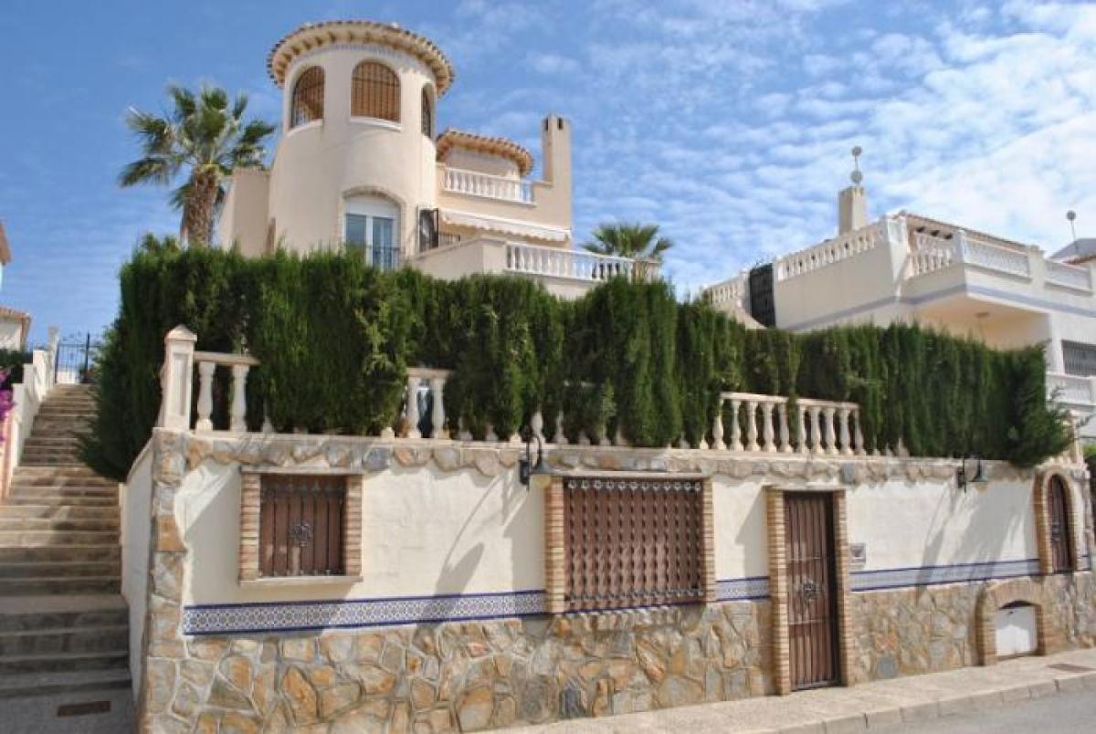 Picture of Villa For Sale in Villamartin, Alicante, Spain