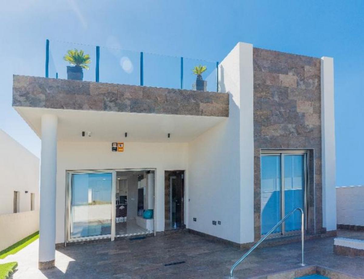 Picture of Villa For Sale in Villamartin, Alicante, Spain
