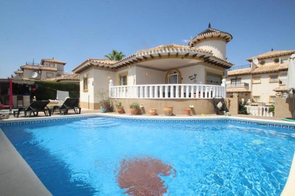 Picture of Villa For Sale in Villamartin, Alicante, Spain