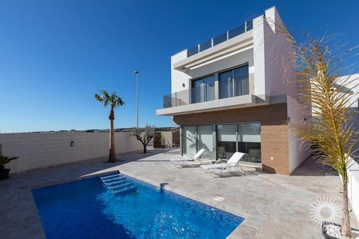 Picture of Villa For Sale in Villamartin, Alicante, Spain