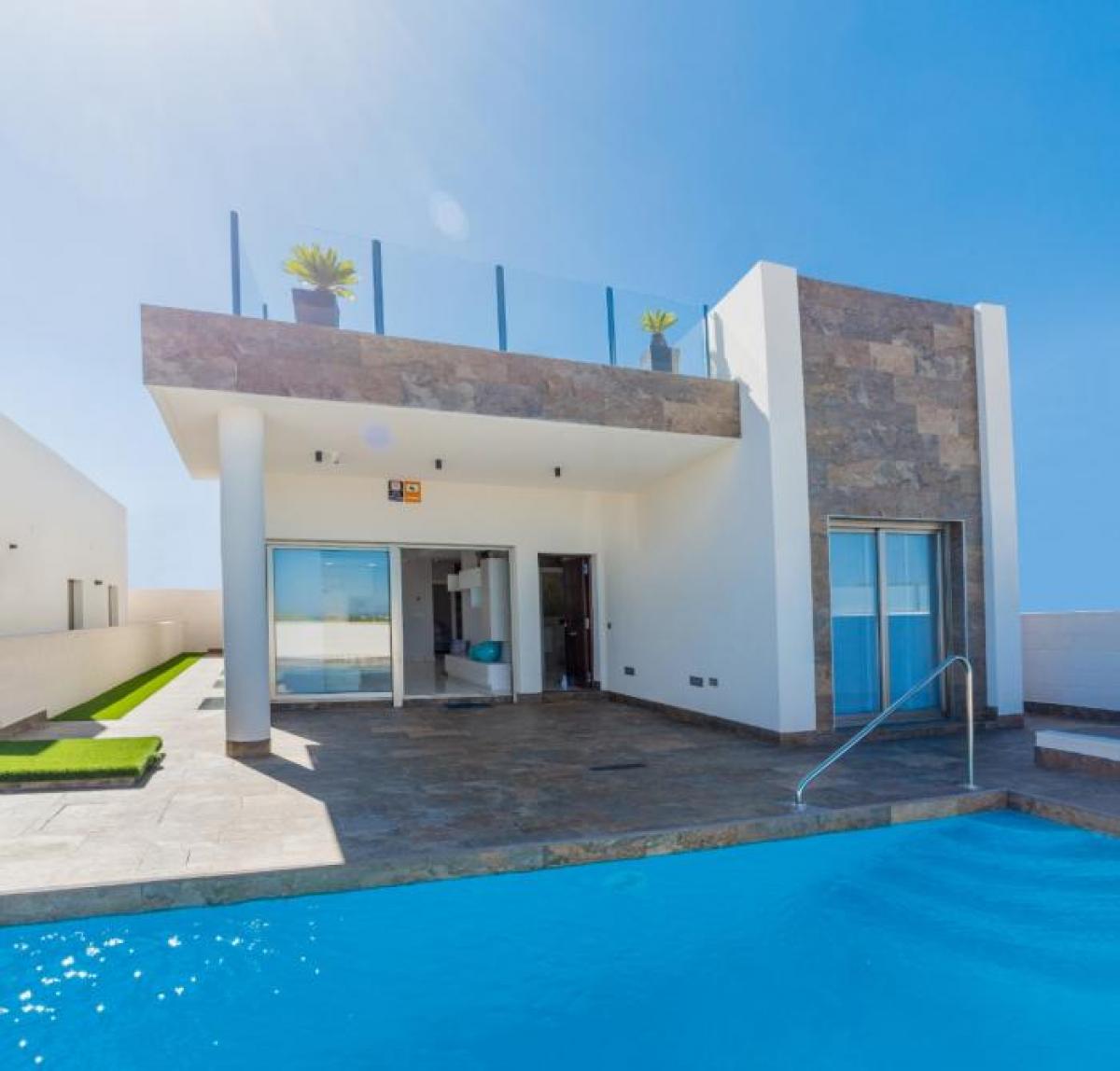 Picture of Villa For Sale in Villamartin, Alicante, Spain
