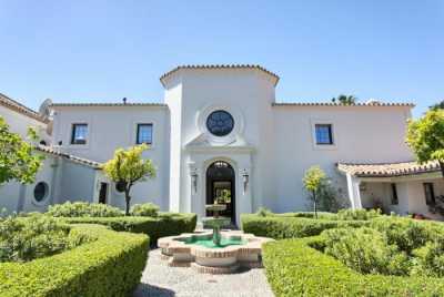 Apartment For Sale in Guadalmina Baja, Spain