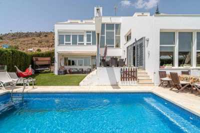Apartment For Sale in Benalmadena, Spain