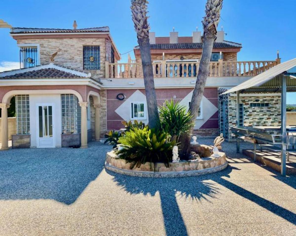 Picture of Villa For Sale in Guardamar Del Segura, Alicante, Spain