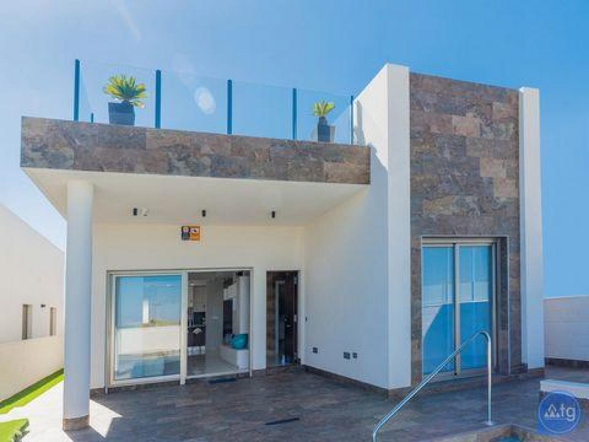 Picture of Villa For Sale in Villamartin, Alicante, Spain