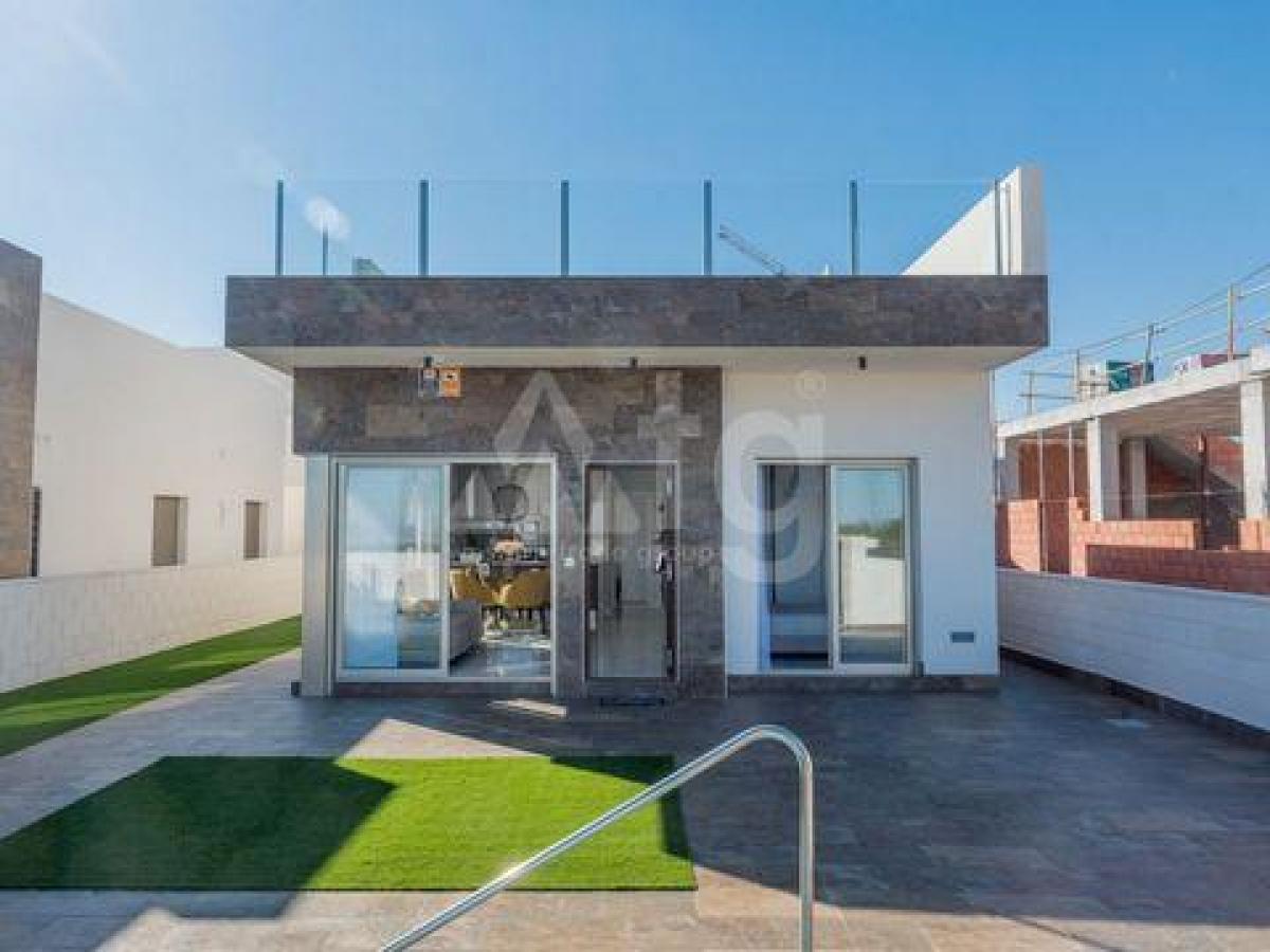 Picture of Villa For Sale in Villamartin, Alicante, Spain