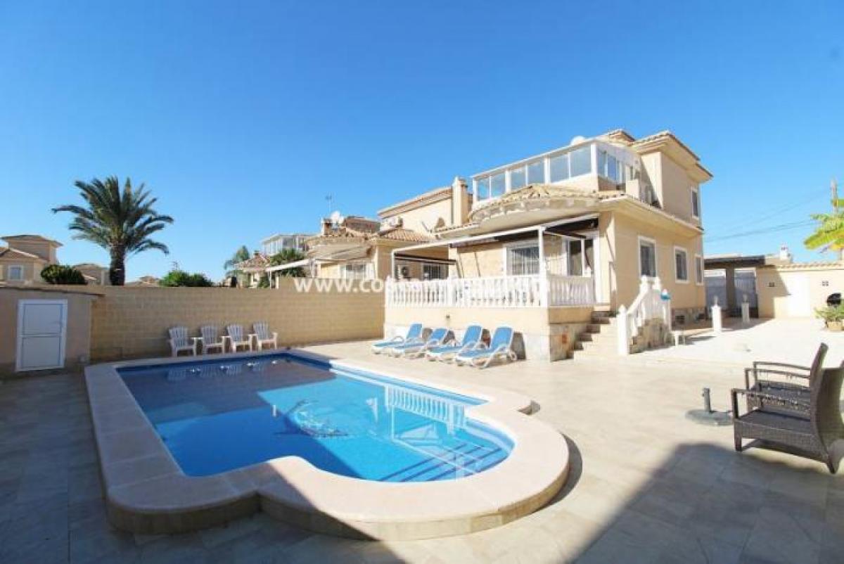 Picture of Villa For Sale in Torrevieja, Alicante, Spain