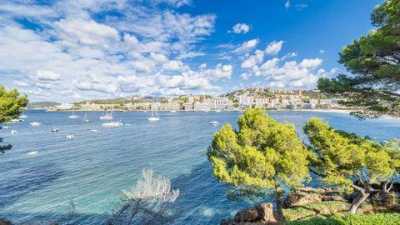Condo For Sale in Santa Ponsa, Spain