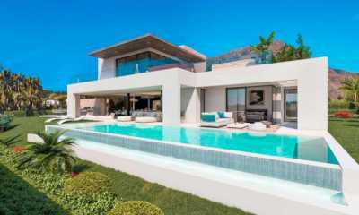 Villa For Sale in Estepona, Spain