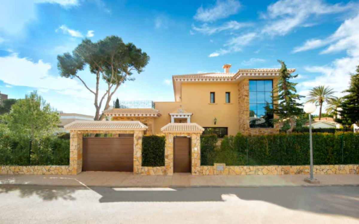 Picture of Villa For Sale in Campoamor, Alicante, Spain