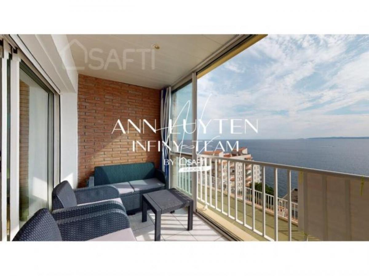 Picture of Apartment For Sale in Roses, Orne, Spain