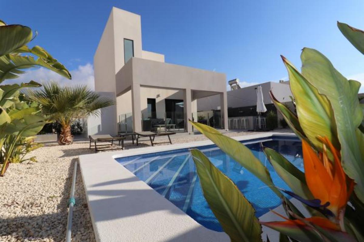 Picture of Villa For Sale in Benijofar, Alicante, Spain