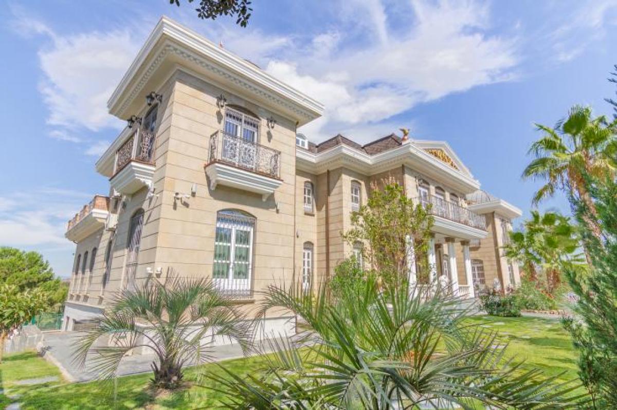 Picture of Villa For Sale in Madrid, Madrid, Spain