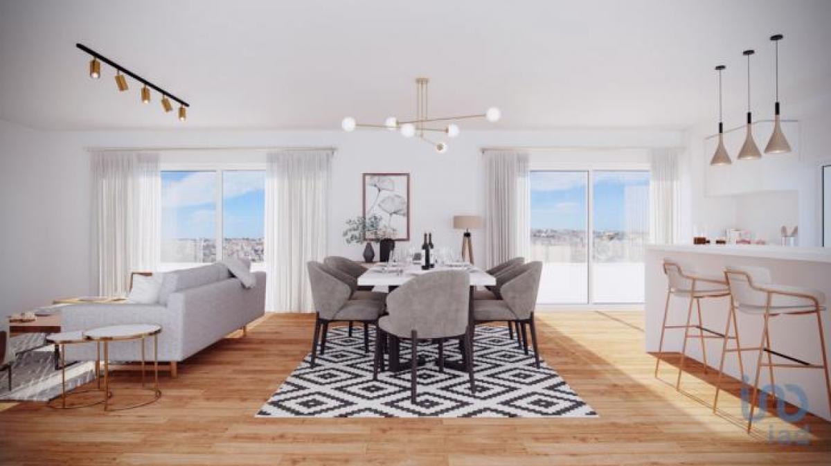 Picture of Apartment For Sale in Cascais, Estremadura, Portugal