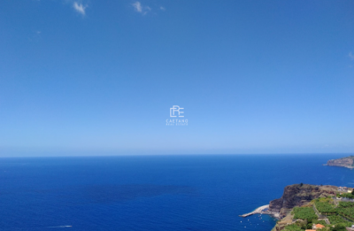 Villa For Sale in Ribeira Brava, Portugal