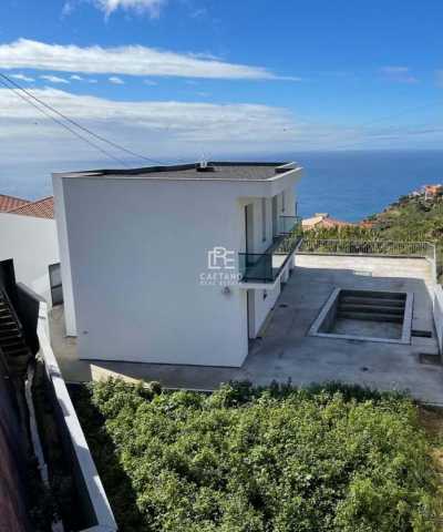 Villa For Sale in Ribeira Brava, Portugal