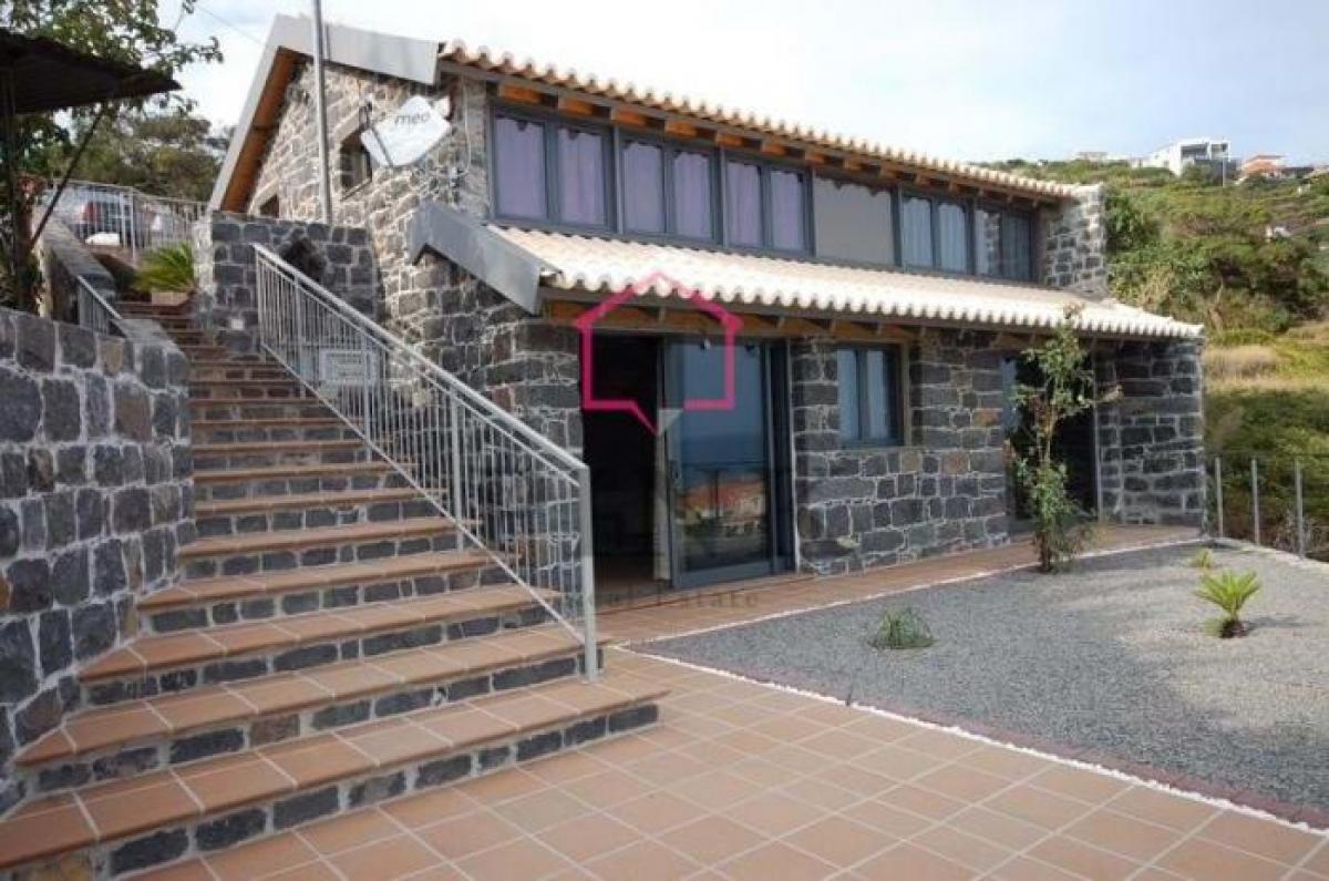 Picture of Villa For Sale in Santa Cruz, Madeira, Portugal