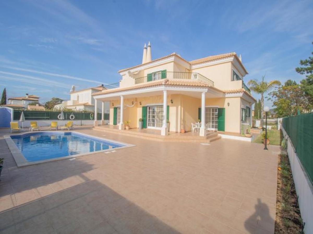 Picture of Villa For Sale in Vilamoura, Algarve, Portugal