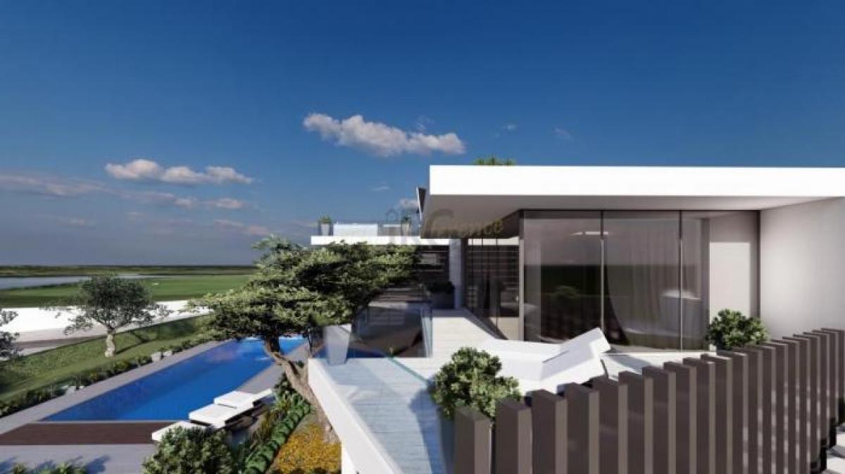 Picture of Villa For Sale in Vilamoura, Algarve, Portugal