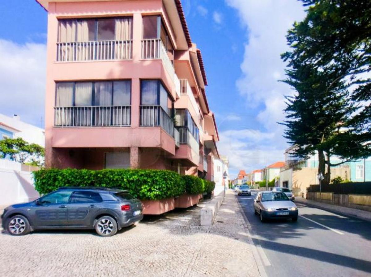 Picture of Apartment For Sale in Cascais, Estremadura, Portugal