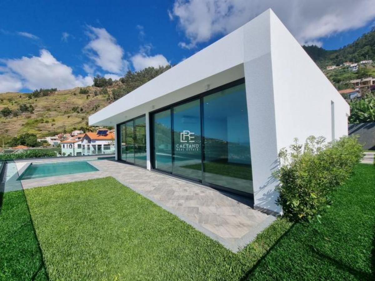 Picture of Villa For Sale in Calheta, Madeira, Portugal