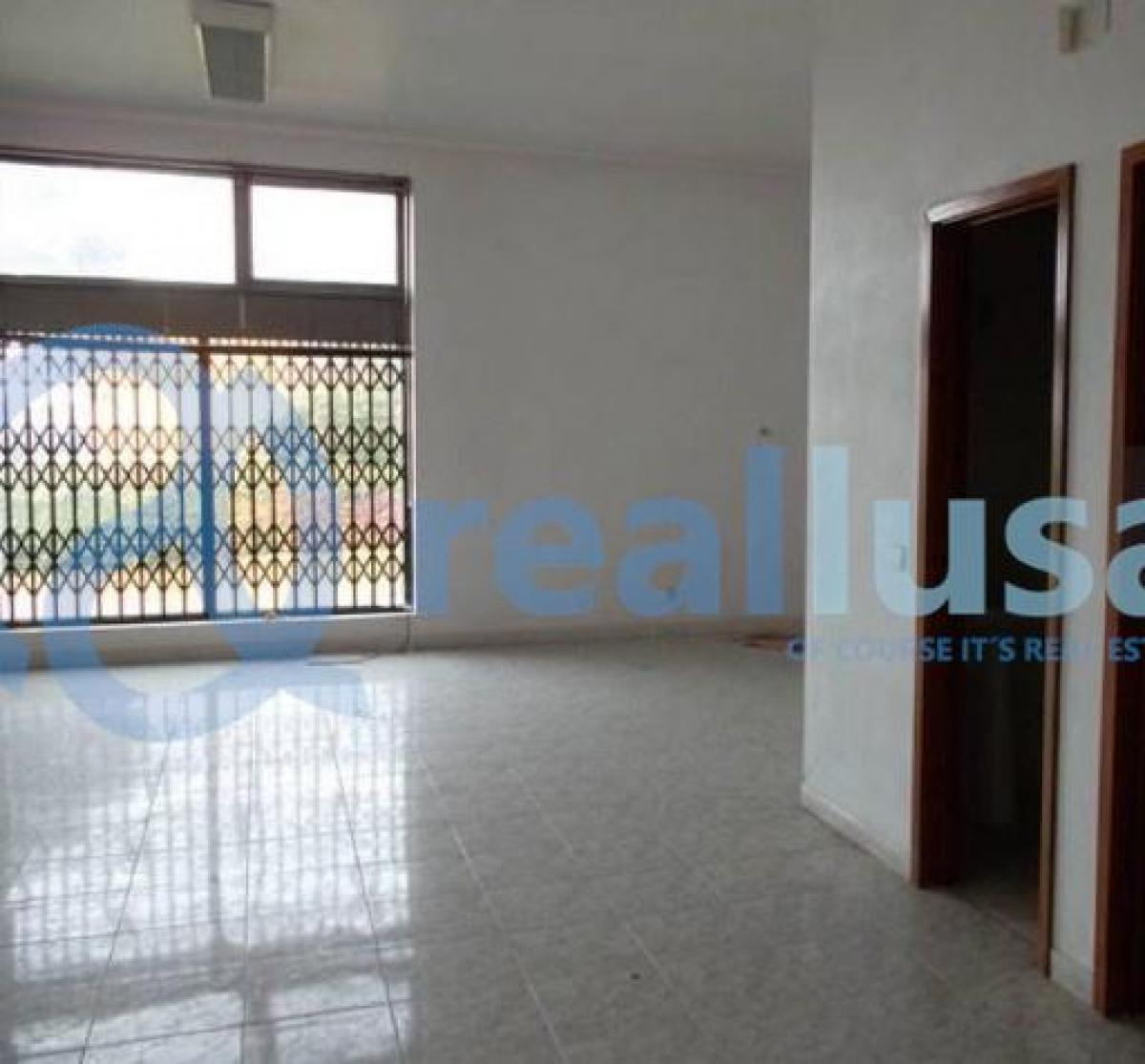 Picture of Retail For Sale in Vila Nova De Gaia, Eastern Tobago, Portugal