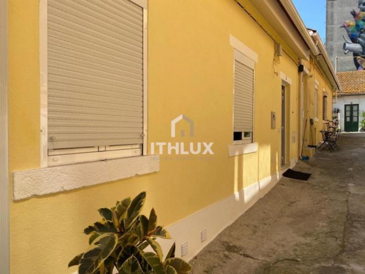 Picture of Villa For Sale in Lisboa, Lisboa, Portugal