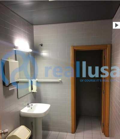 Retail For Sale in Vila Nova De Gaia, Portugal