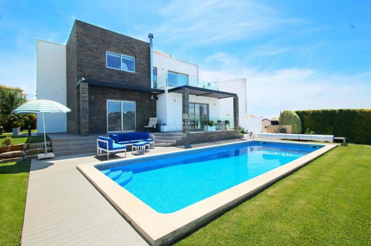 Picture of Villa For Sale in Albufeira, Algarve, Portugal