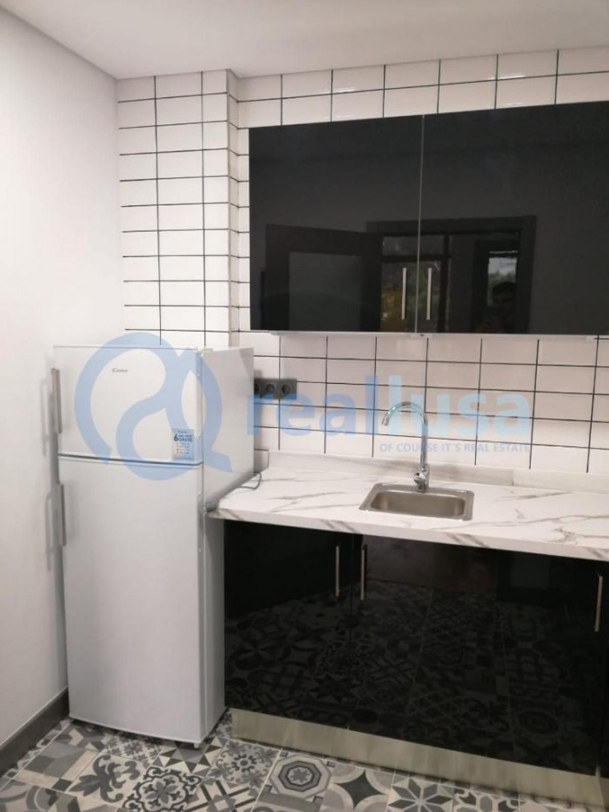 Picture of Office For Sale in Vila Nova De Gaia, Eastern Tobago, Portugal