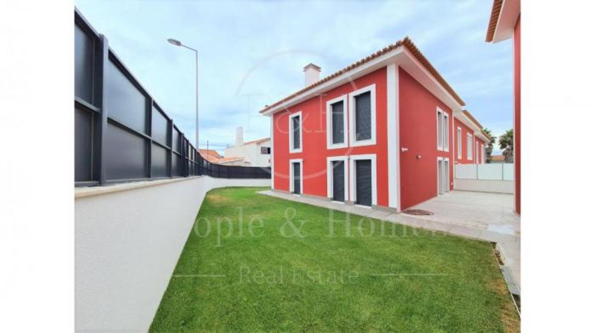 Picture of Home For Sale in Cascais, Estremadura, Portugal