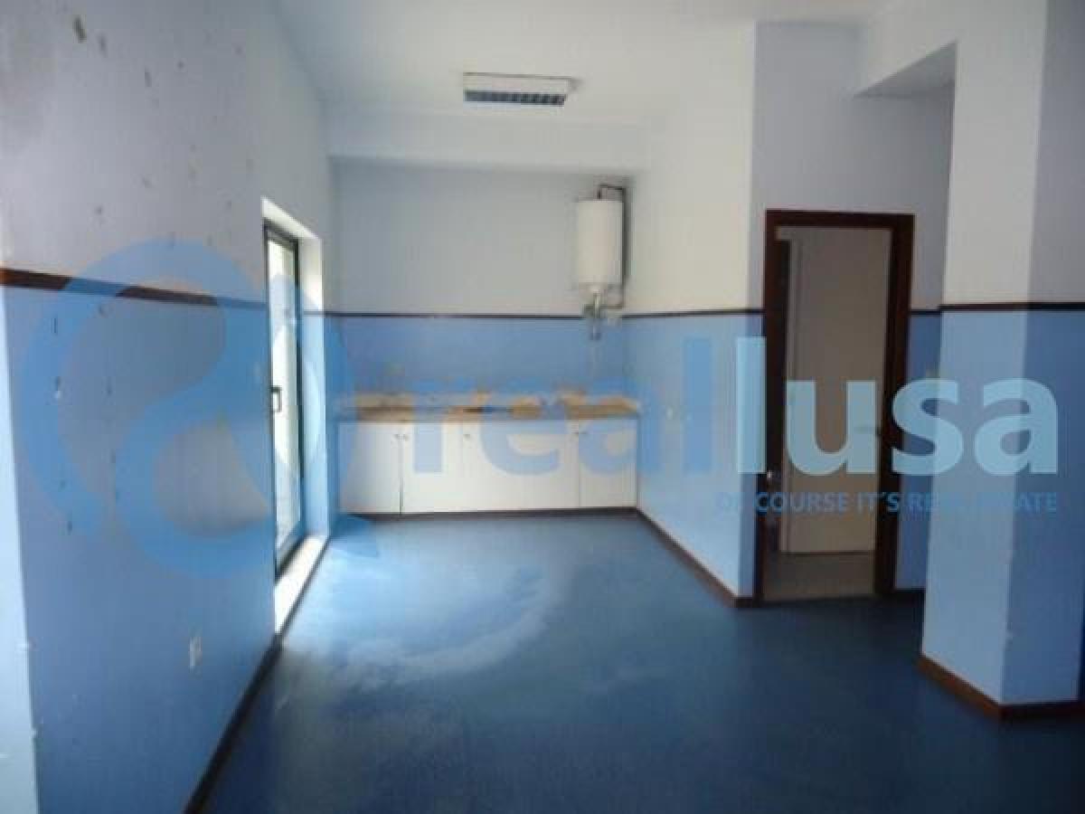 Picture of Retail For Sale in Vila Nova De Gaia, Eastern Tobago, Portugal