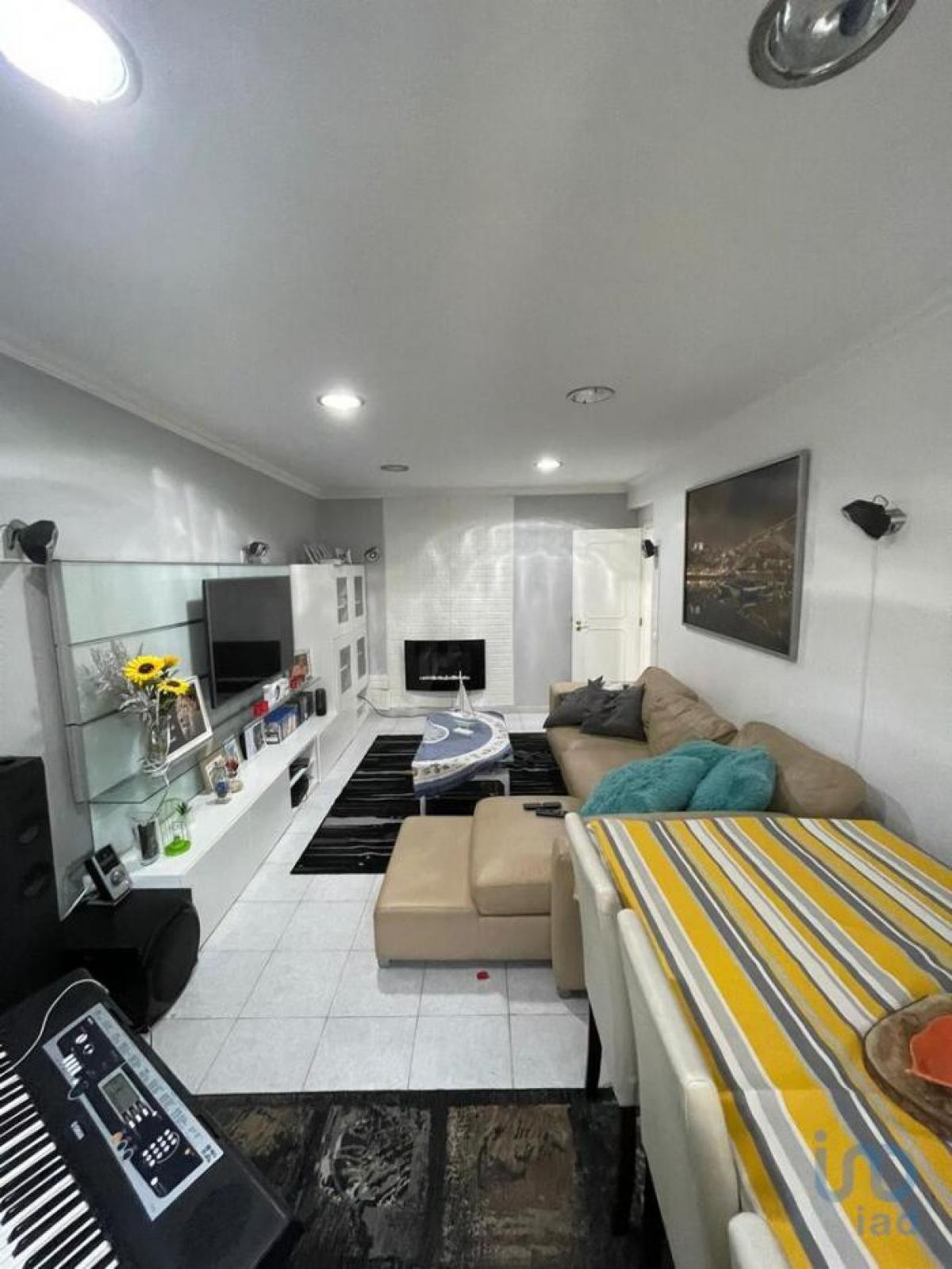 Picture of Apartment For Sale in Cascais, Estremadura, Portugal