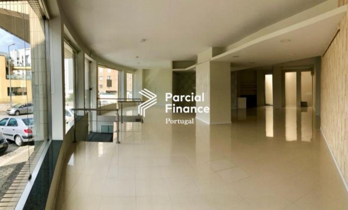 Picture of Retail For Sale in Vila Nova De Gaia, Eastern Tobago, Portugal