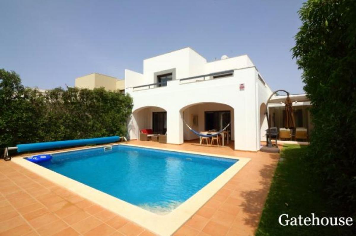 Picture of Villa For Sale in Quarteira, Algarve, Portugal