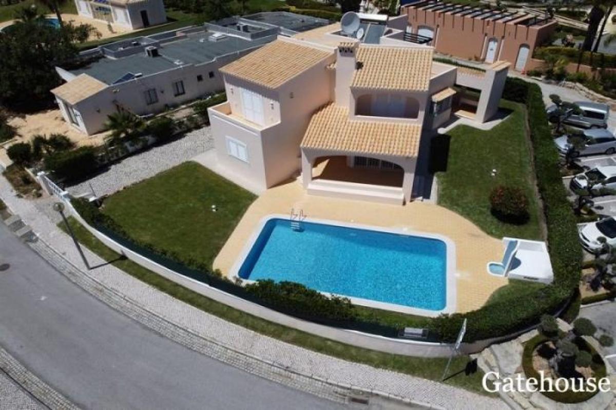 Picture of Villa For Sale in Vilamoura, Algarve, Portugal