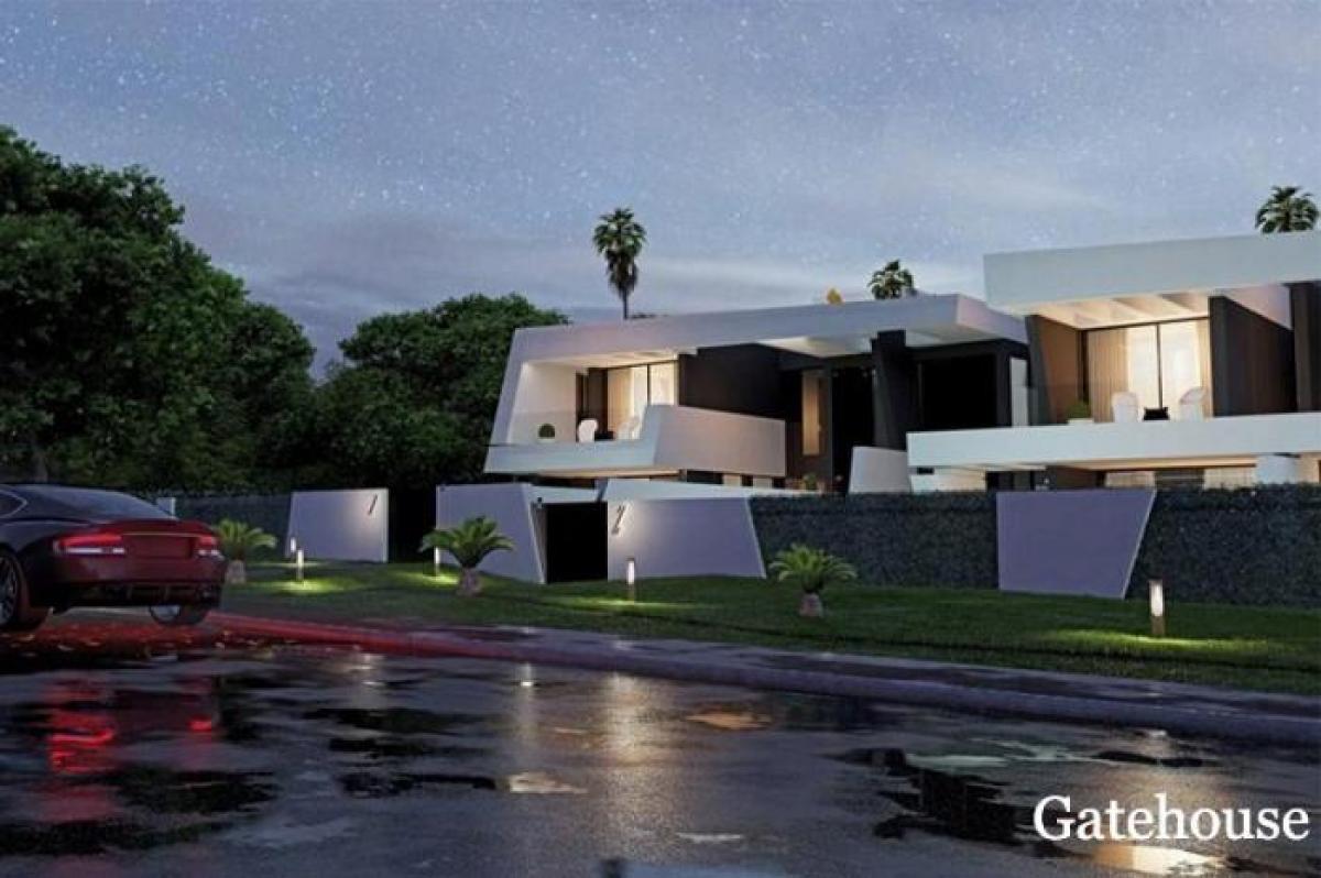 Picture of Villa For Sale in Vilamoura, Algarve, Portugal