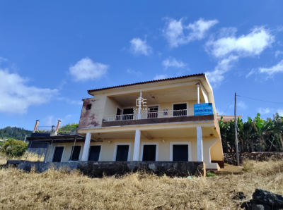 Villa For Sale in Ponta do Sol, Portugal