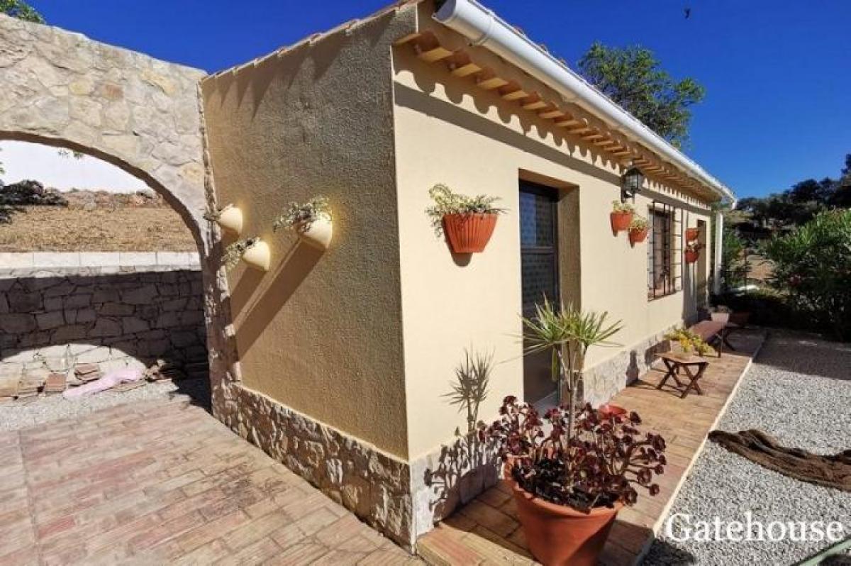 Picture of Villa For Sale in Santa Barbara De Nexe, Faro, Portugal