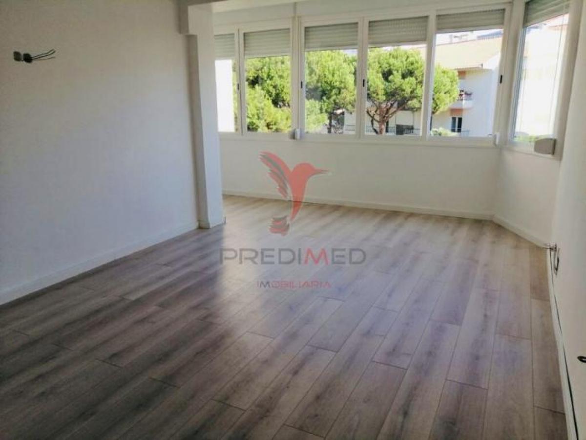 Picture of Apartment For Sale in Cascais, Estremadura, Portugal