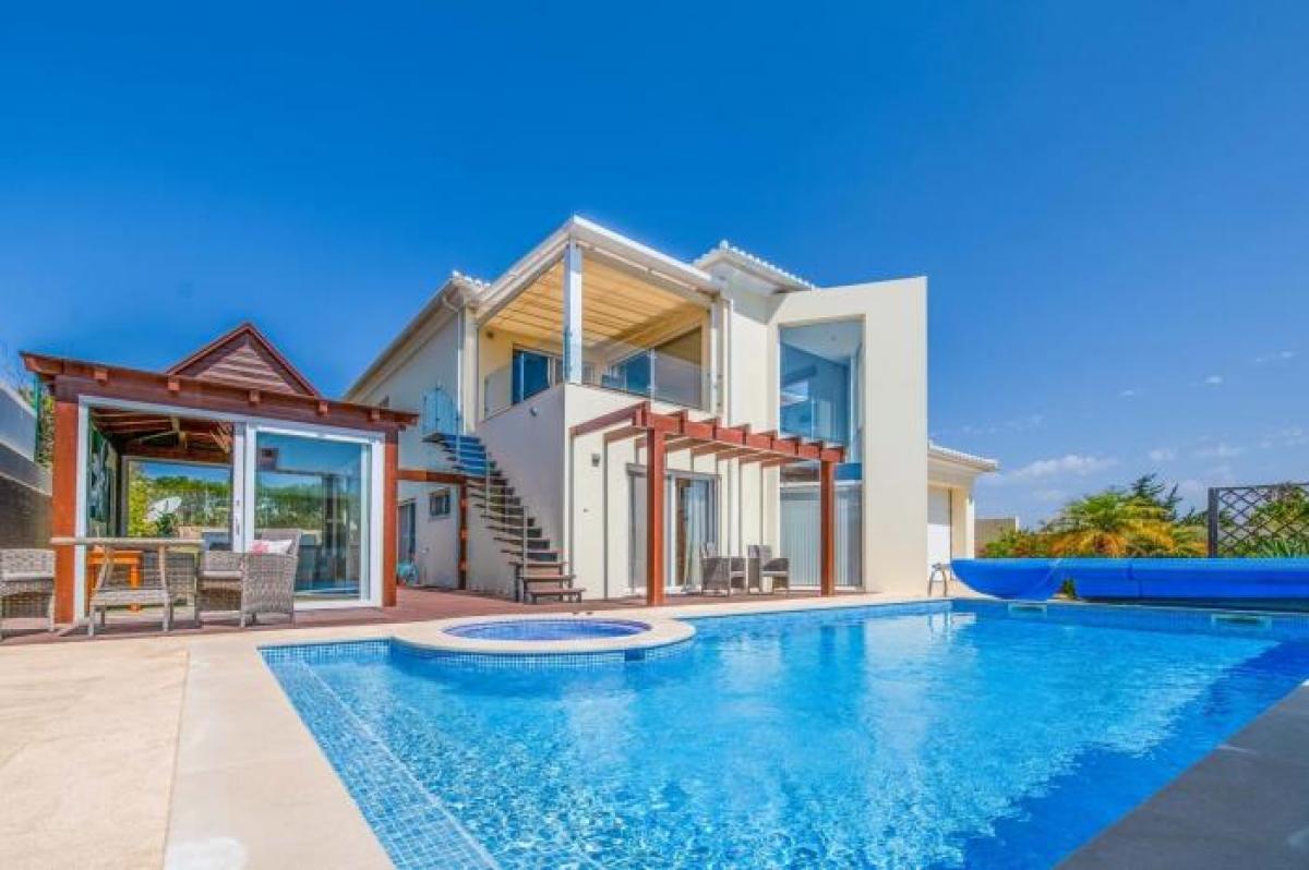 Picture of Villa For Sale in Praia Da Luz, Algarve, Portugal