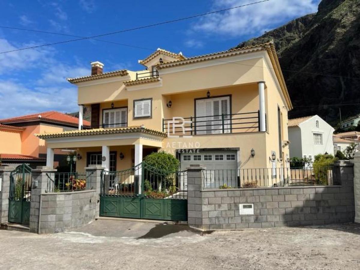 Picture of Villa For Sale in Calheta, Madeira, Portugal