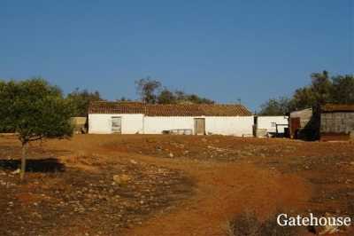 Villa For Sale in Portimao, Portugal