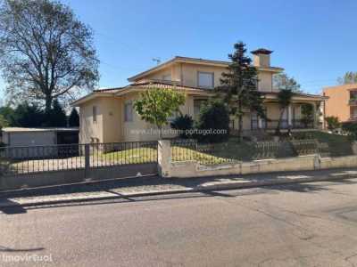 Villa For Sale in Vila Nova De Gaia, Portugal