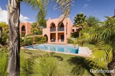 Villa For Sale in Alcantarilha, Portugal