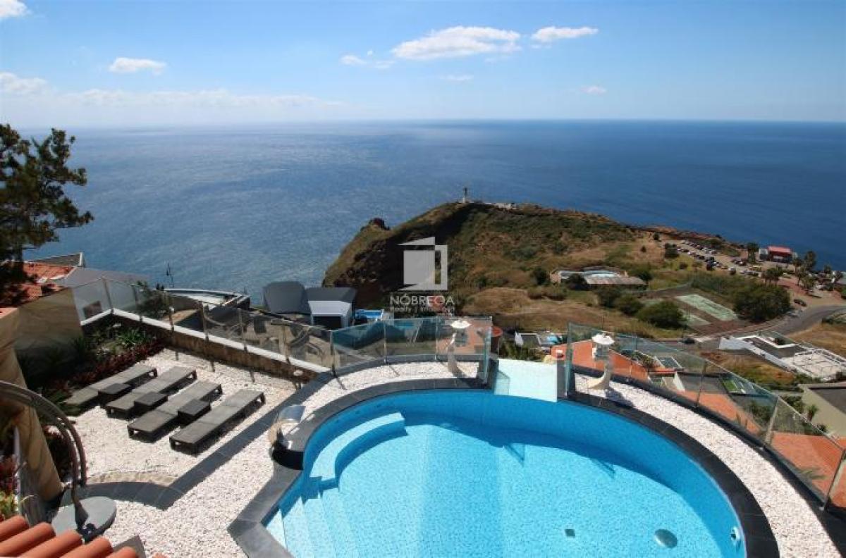 Picture of Villa For Sale in Santa Cruz, Madeira, Portugal